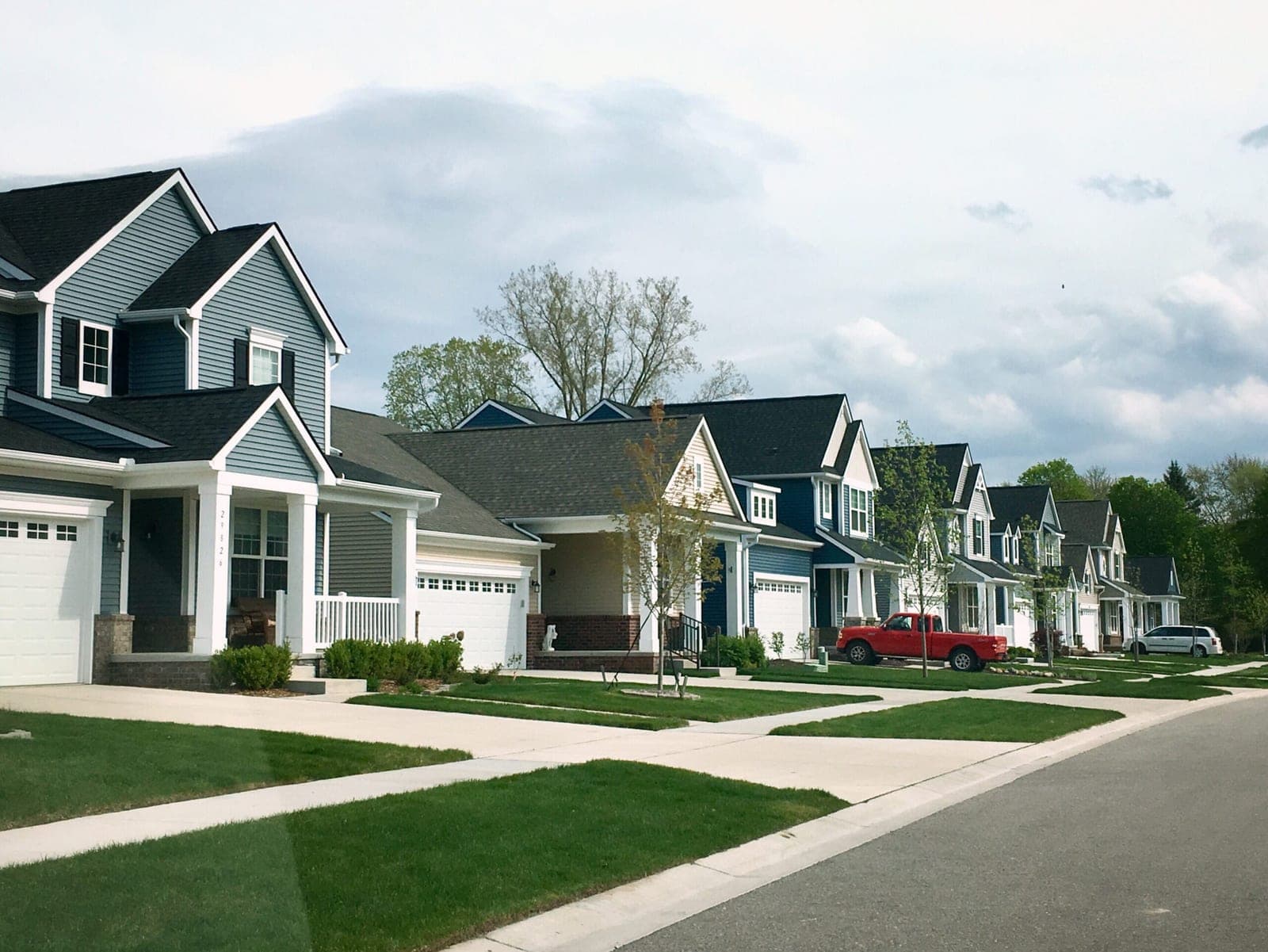 row of houses in a neighborhood